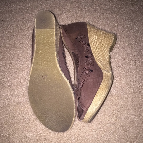 Cute like new only worn a couple sandals!!! Size 8 - Picture 4 of 5